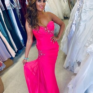 New with tags! Last one! Hot pink evening gown 💕